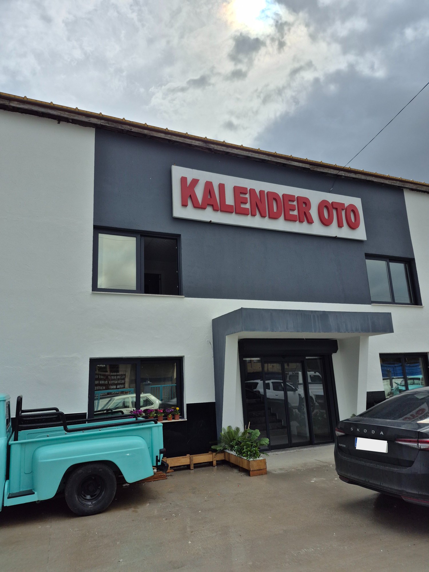 Kalender Oto Servis Cephesi